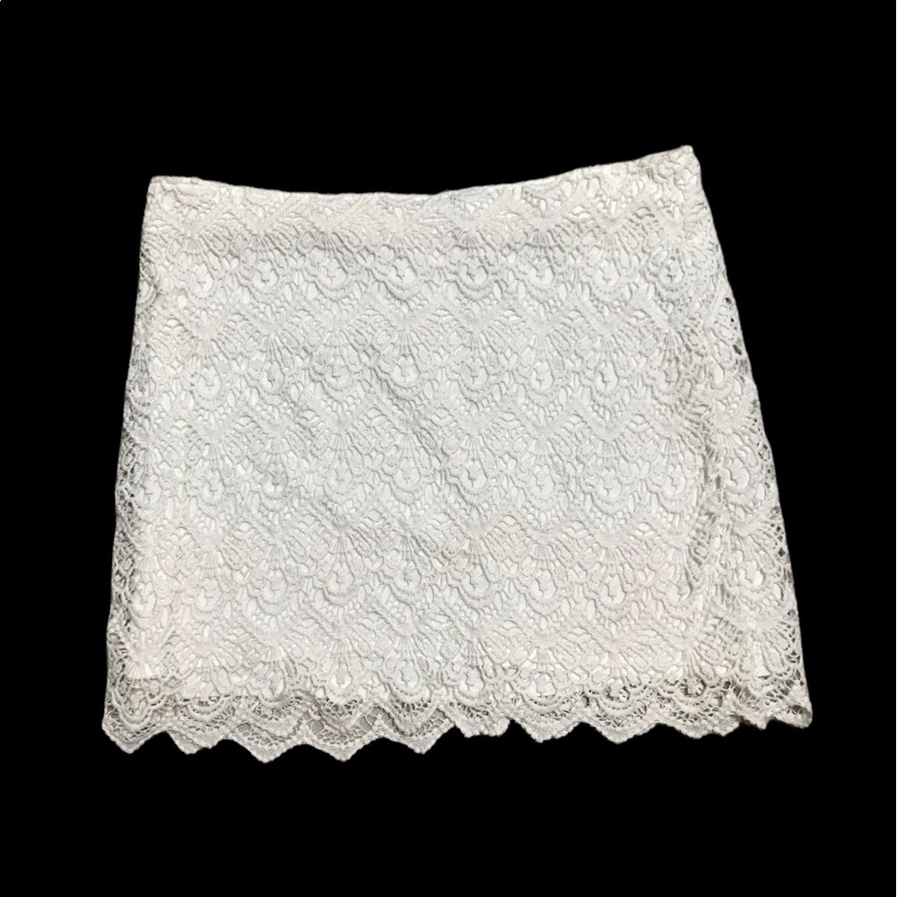 Forever 21 L large ivory off-white crochet lace mini skirt scalloped hem